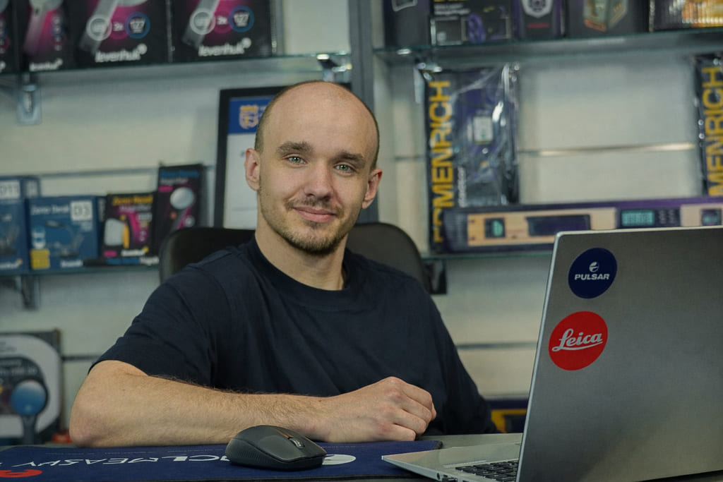 Nick &mdash; špecialista na astronómiu a outdoor optiku