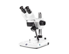 Euromex SB.1302-P StereoBlue Binokulárny stereomikroskop s revolverovým objektívom 1x/3x, zväčšením 10x/30x, tyčovým statívom a LED osvetlením