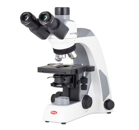 Motic Mikroskop Panthera E2, trinokulárny, HF, infinity, plan-achromatický, 40×–1000×, pevný Köhler, LED